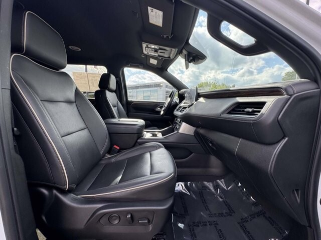 2023 Chevrolet Suburban in Winchester, VA 22602 - 18136356 9