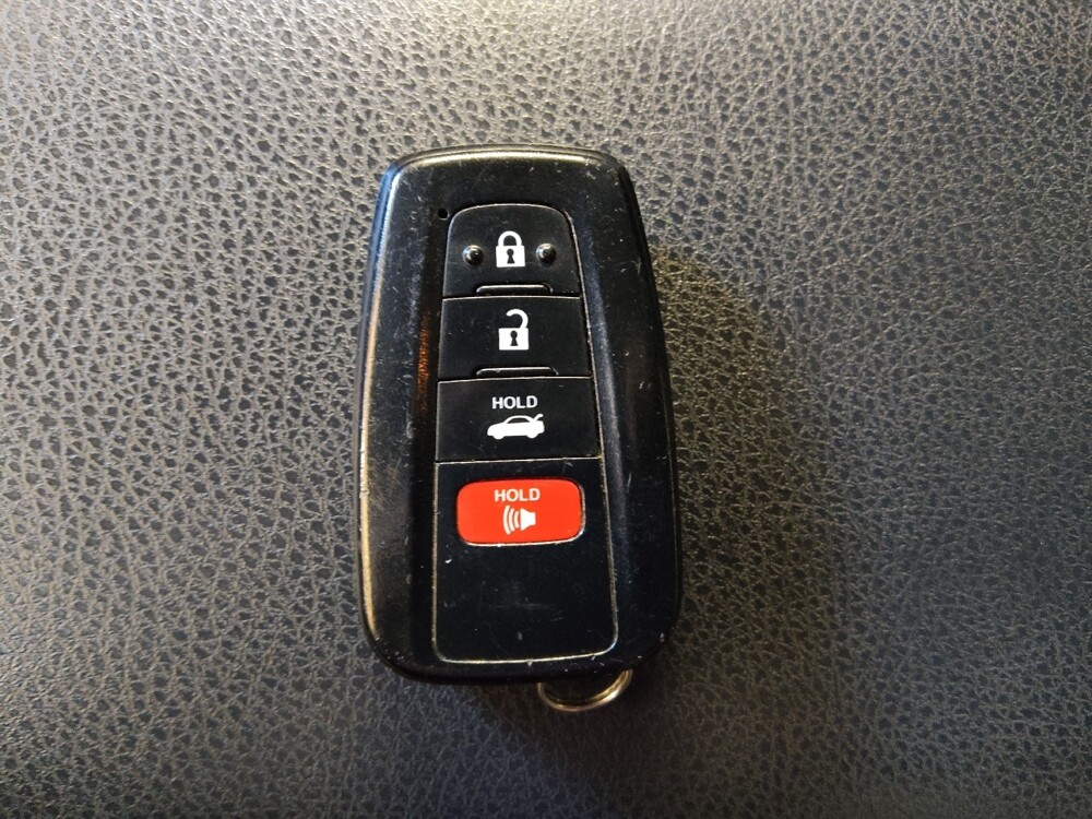 2018 Toyota Camry in Chattanooga, TN 37421 - 18136415 32