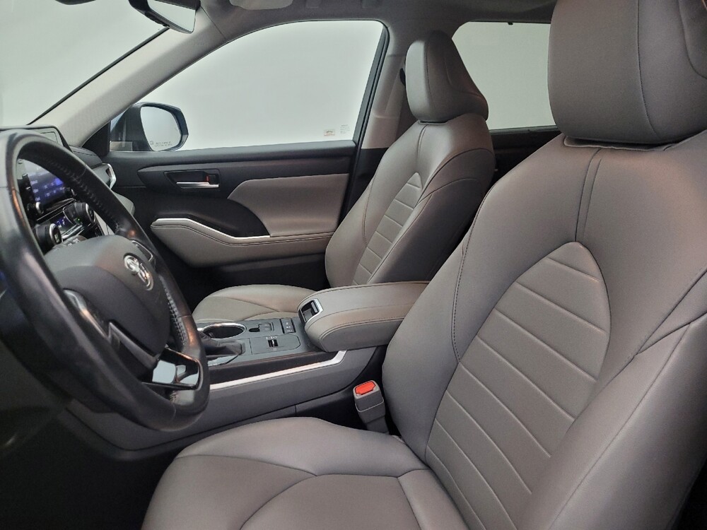 2020 Toyota Highlander in Chandler, AZ 85225 - 18136444 17