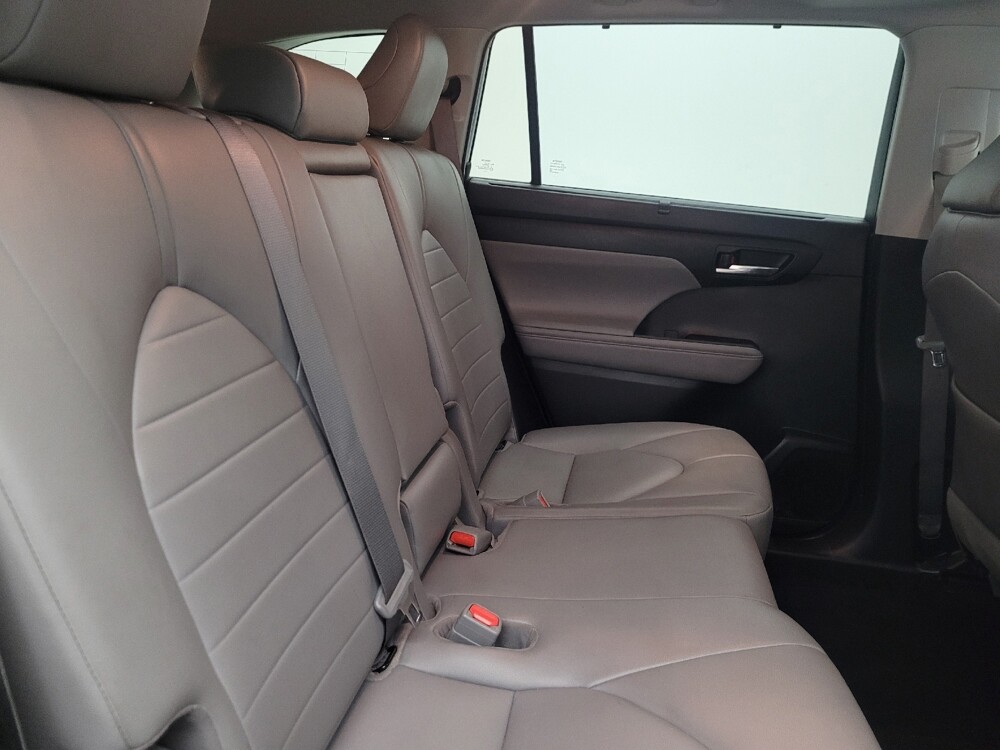 2020 Toyota Highlander in Chandler, AZ 85225 - 18136444 19