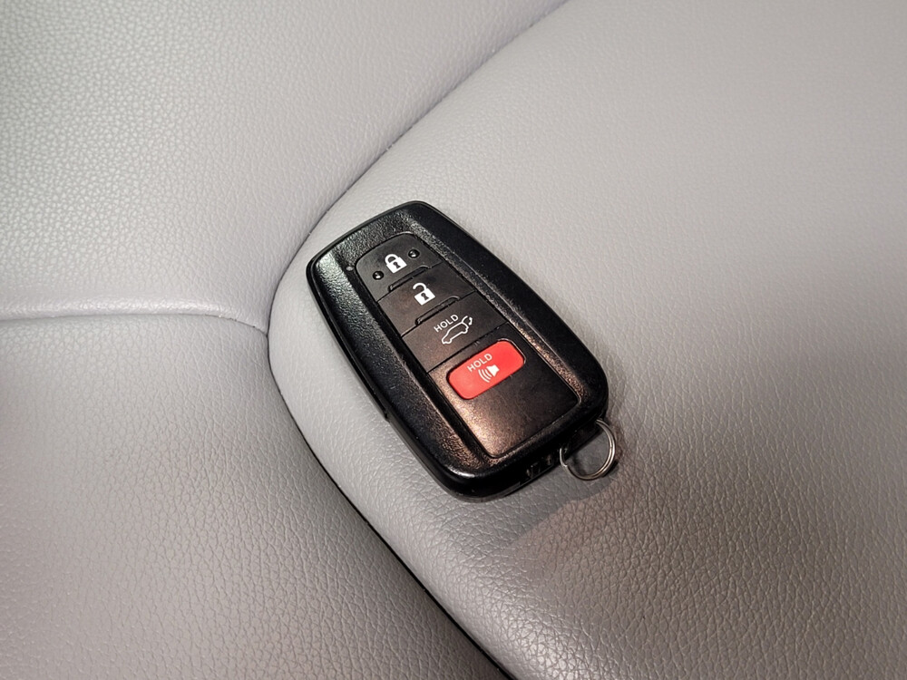 2020 Toyota Highlander in Chandler, AZ 85225 - 18136444 32