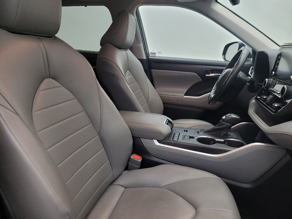 2020 Toyota Highlander in Chandler, AZ 85225 - 18136444 21