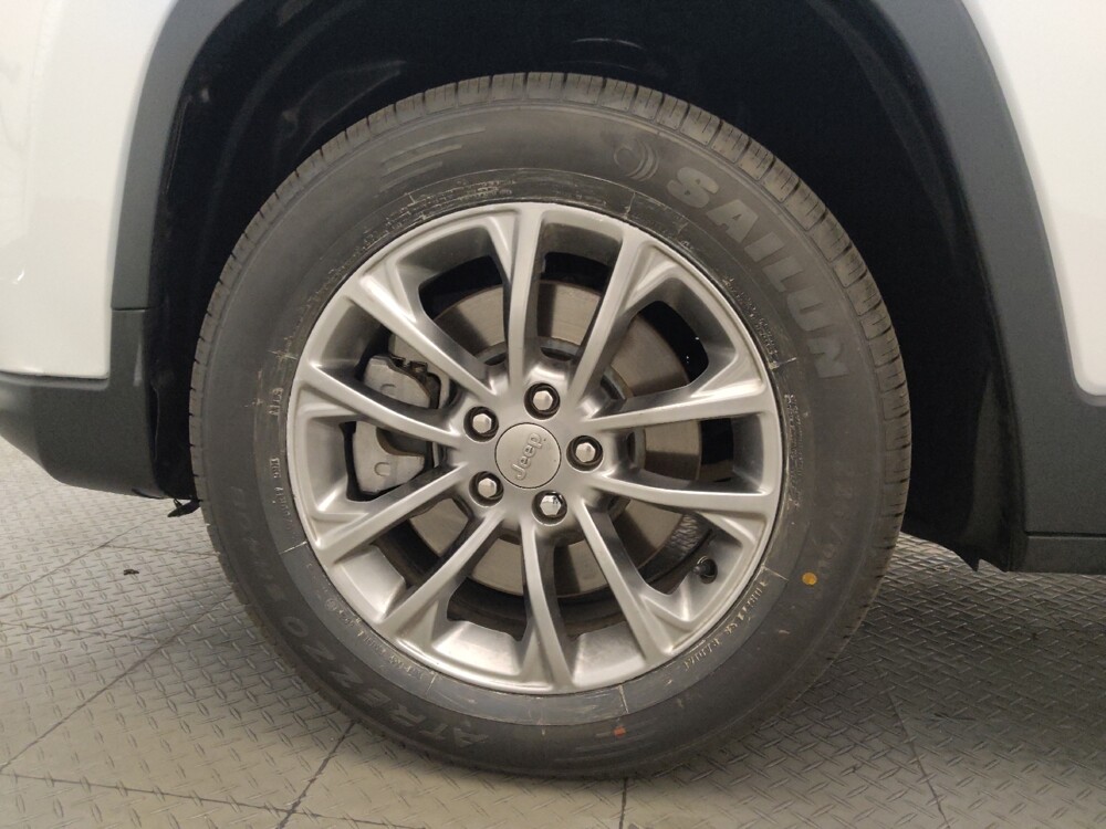 2019 Jeep Cherokee in Phoenix, AZ 85015 - 18136450 31