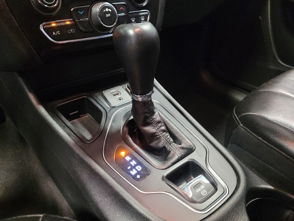 2019 Jeep Cherokee in Phoenix, AZ 85015 - 18136450 26