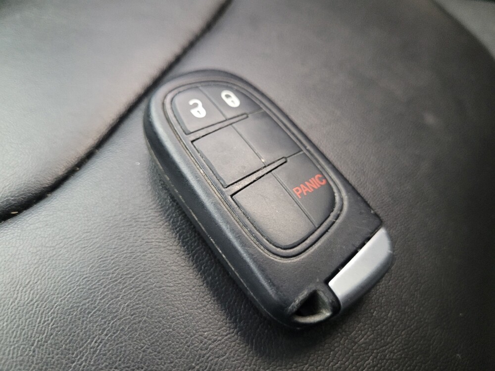 2019 Jeep Cherokee in Phoenix, AZ 85015 - 18136450 32