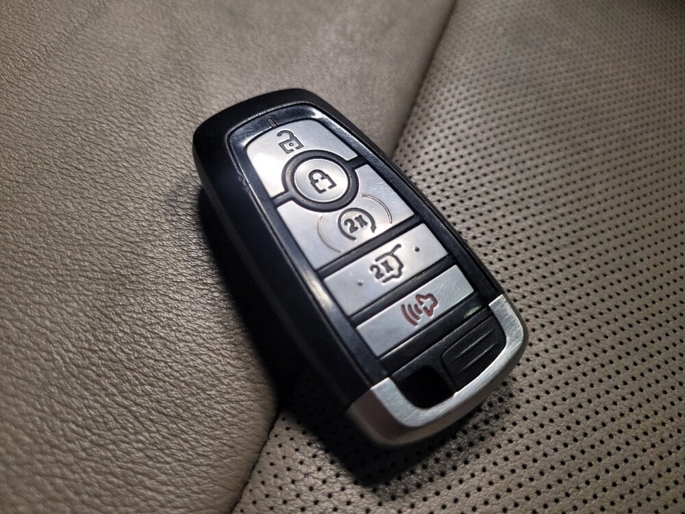 2020 Ford Explorer in Chandler, AZ 85225 - 18136451 32