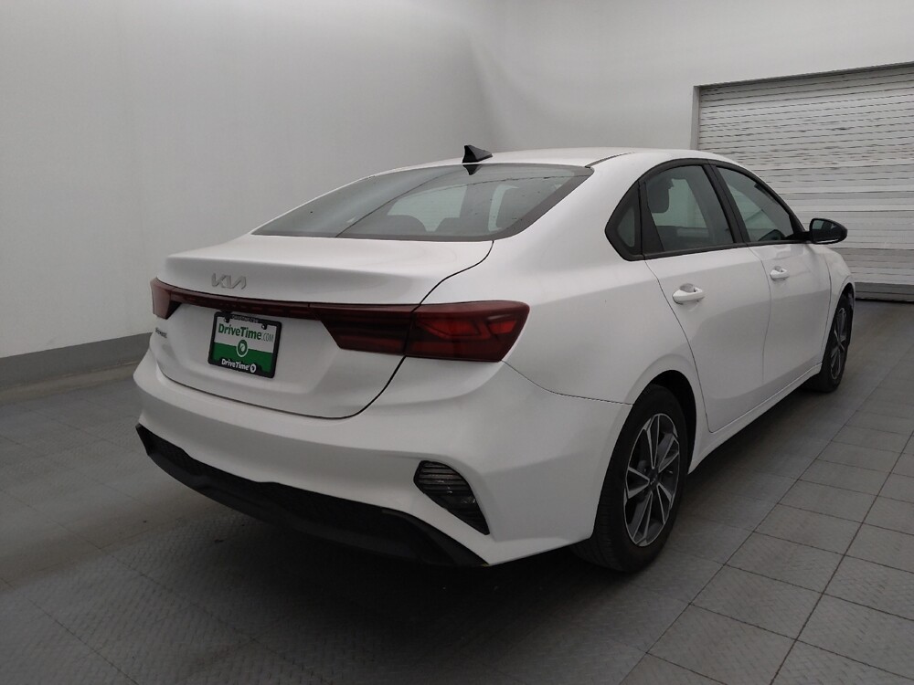 2023 Kia Forte in Fort Myers, FL 33907 - 18136468 9