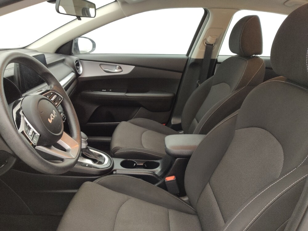 2023 Kia Forte in Fort Myers, FL 33907 - 18136468 17