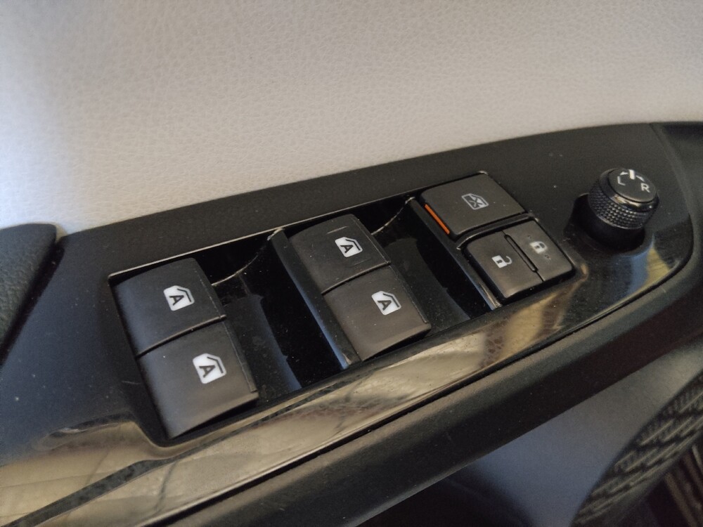 2018 Toyota Prius in Bradenton, FL 34207 - 18136478 27