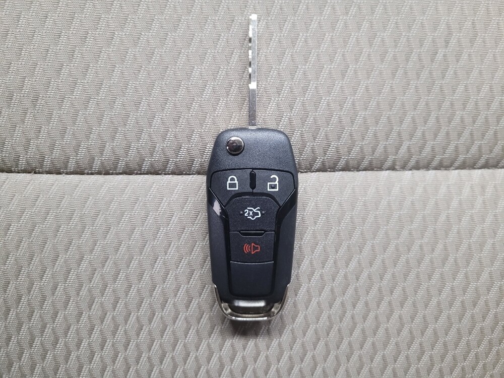 2021 Ford Explorer in Las Vegas, NV 89104 - 18136482 32