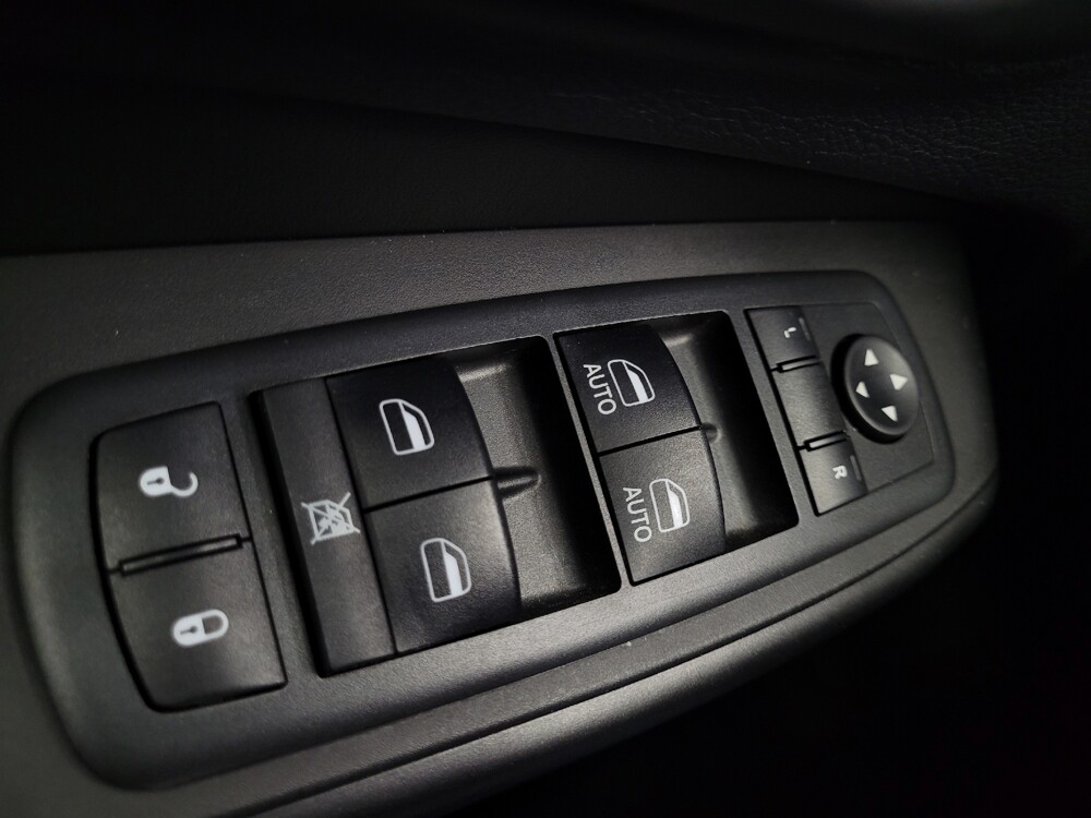 2019 Jeep Cherokee in Las Vegas, NV 89104 - 18136488 27