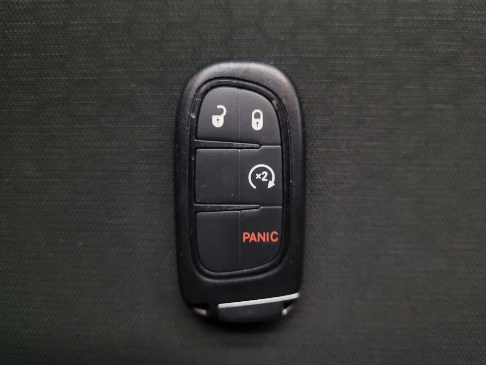 2019 Jeep Cherokee in Las Vegas, NV 89104 - 18136488 32