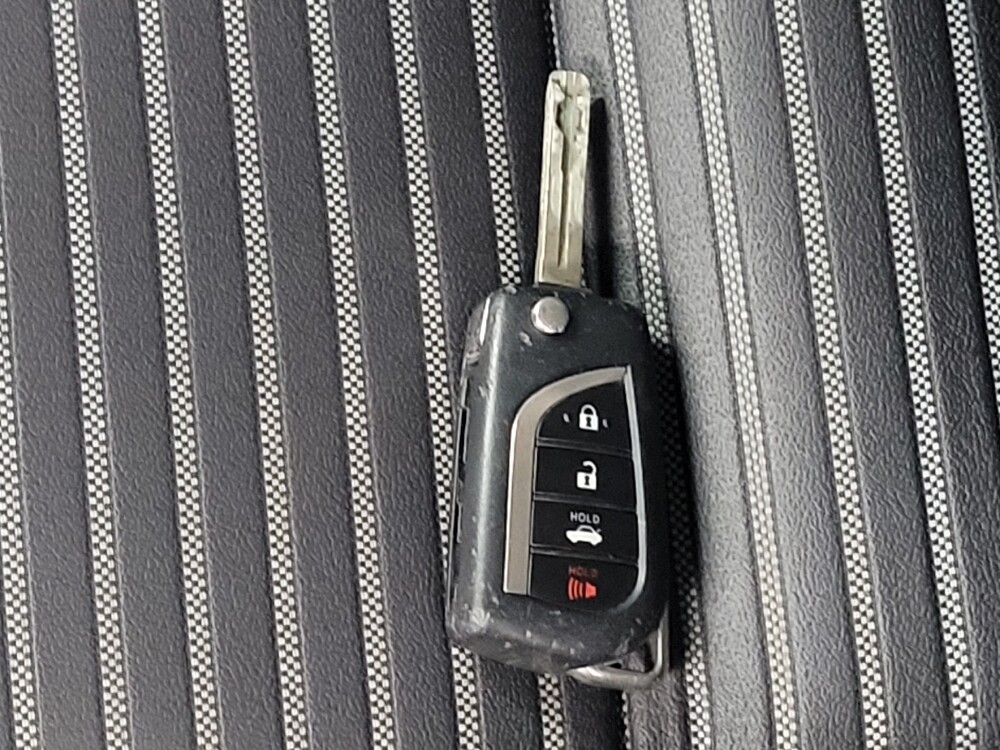 2018 Toyota Camry in Houston, TX 77034 - 18136596 32