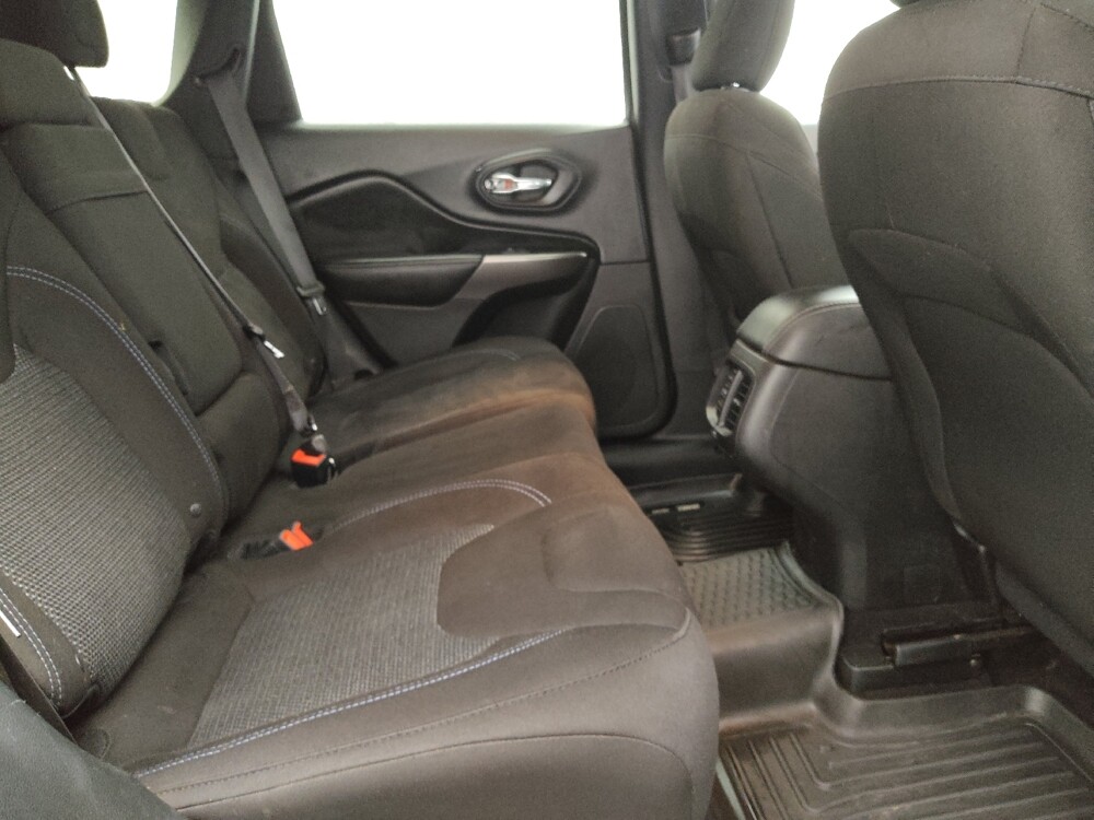 2019 Jeep Cherokee in Topeka, KS 66611 - 18136634 19