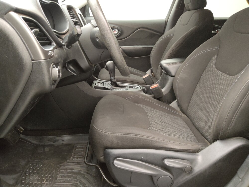 2019 Jeep Cherokee in Topeka, KS 66611 - 18136634 17