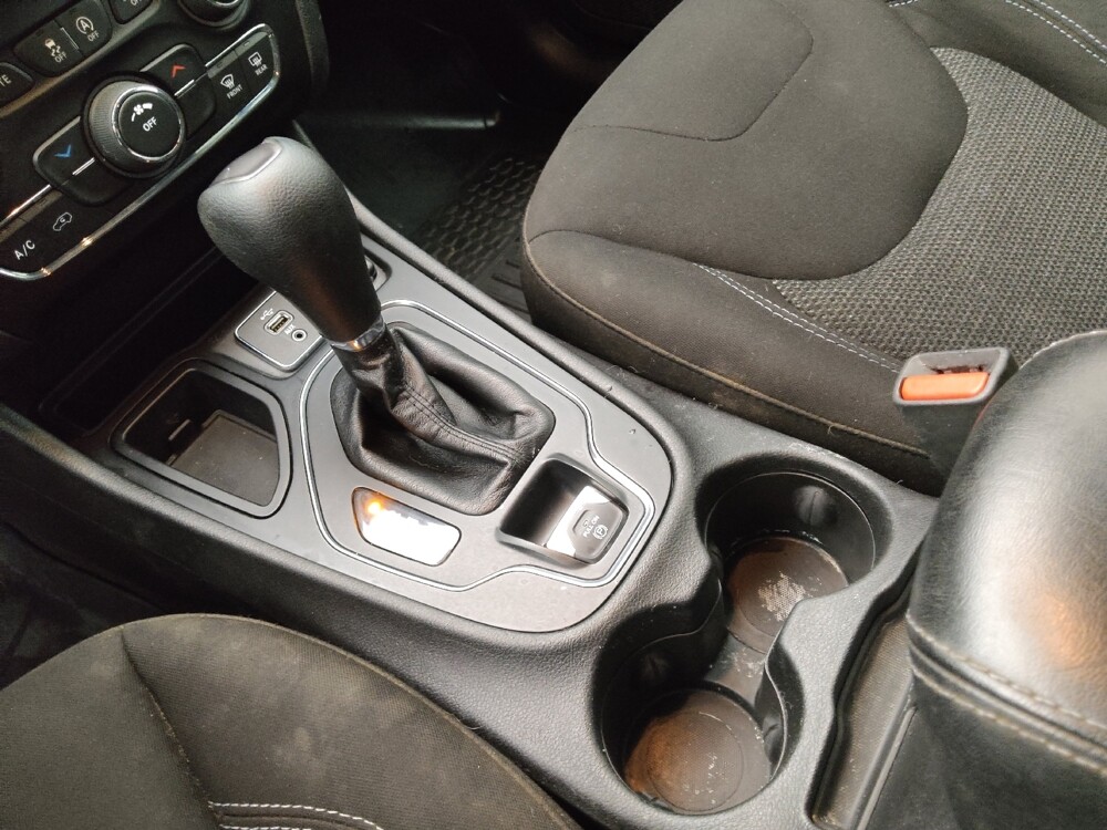 2019 Jeep Cherokee in Topeka, KS 66611 - 18136634 26