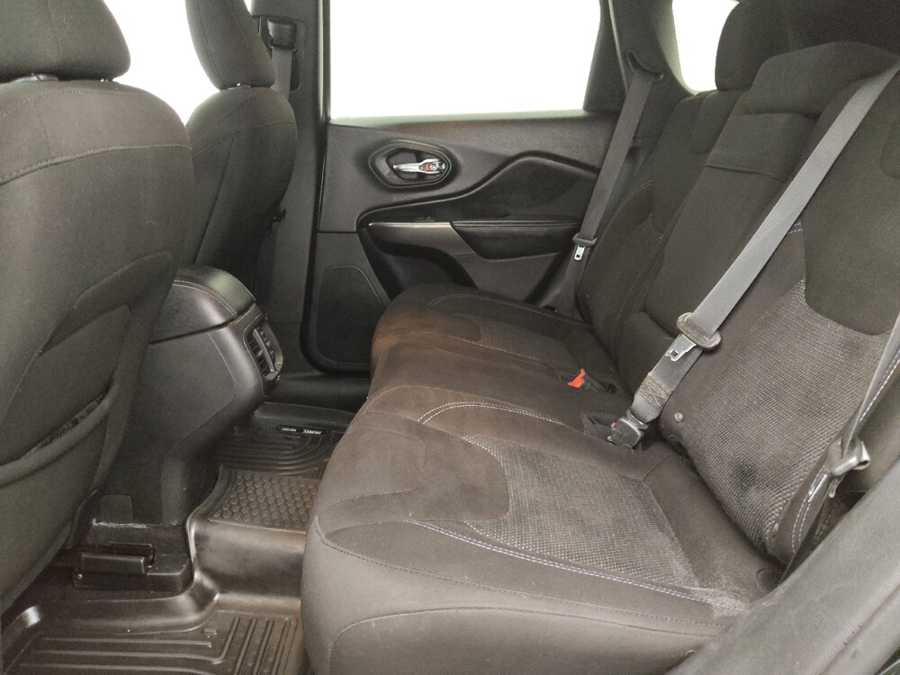 2019 Jeep Cherokee in Topeka, KS 66611 - 18136634 18