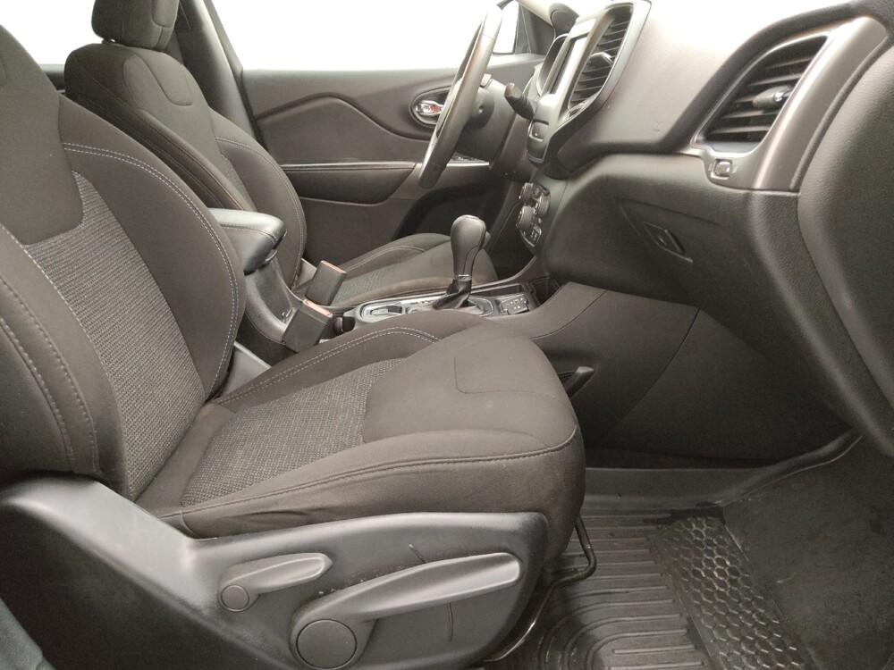 2019 Jeep Cherokee in Topeka, KS 66611 - 18136634 21