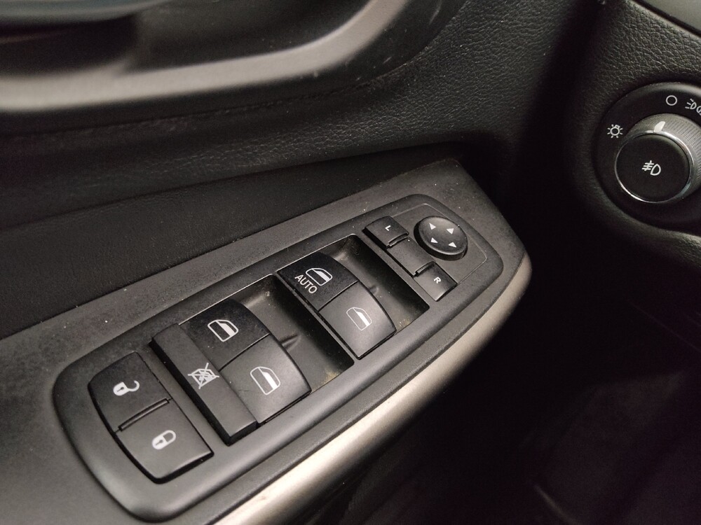 2019 Jeep Cherokee in Topeka, KS 66611 - 18136634 27
