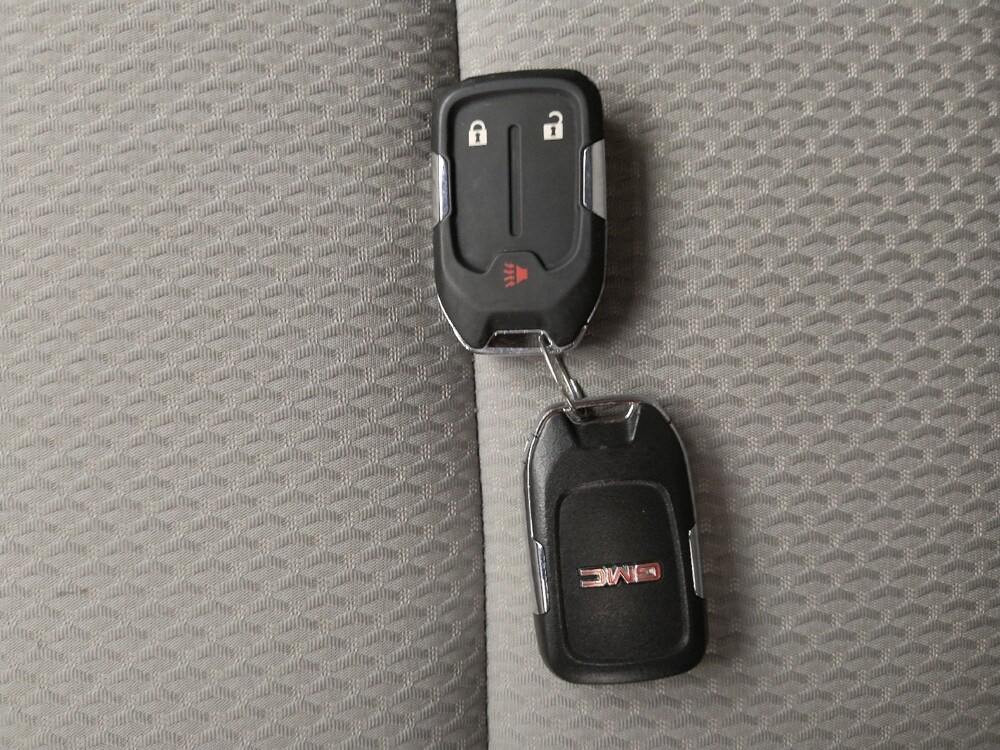 2023 GMC Terrain in Topeka, KS 66611 - 18136635 32