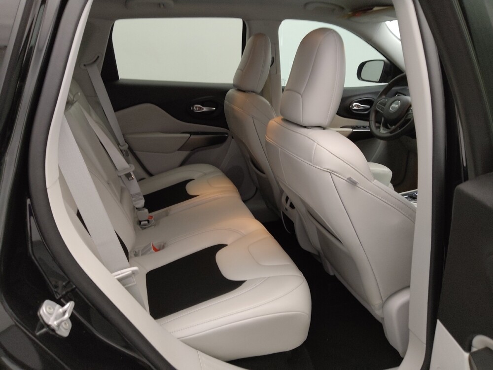 2020 Jeep Cherokee in Gladstone, MO 64118 - 18136637 19