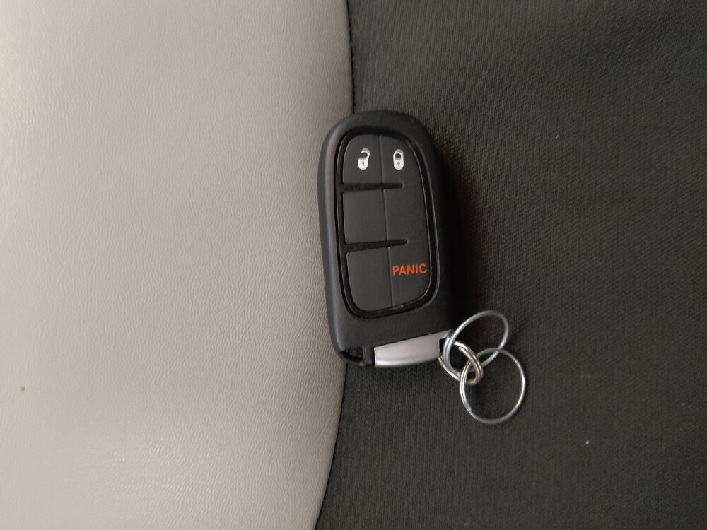 2020 Jeep Cherokee in Gladstone, MO 64118 - 18136637 32