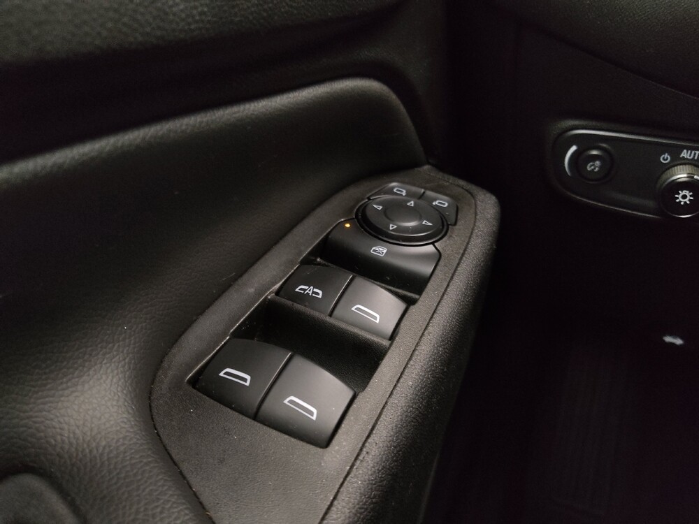 2021 Chevrolet Equinox in Topeka, KS 66611 - 18136638 27