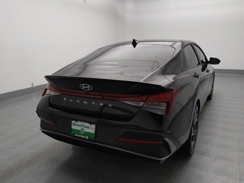 2025 Hyundai Elantra in Topeka, KS 66611 - 18136639 7