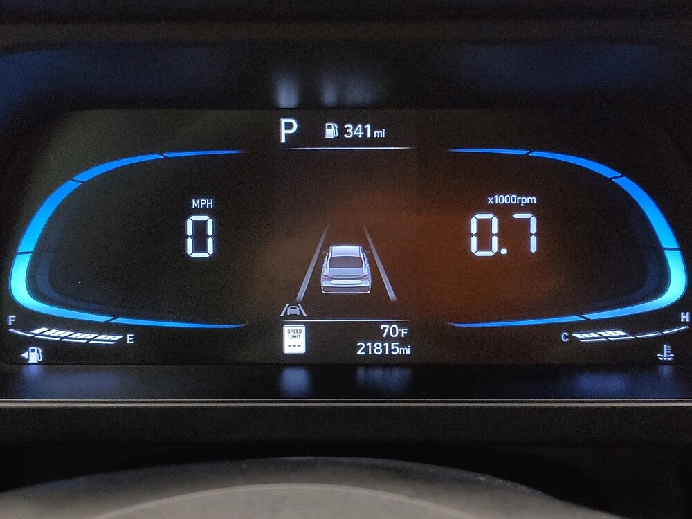 2025 Hyundai Elantra in Topeka, KS 66611 - 18136639 23