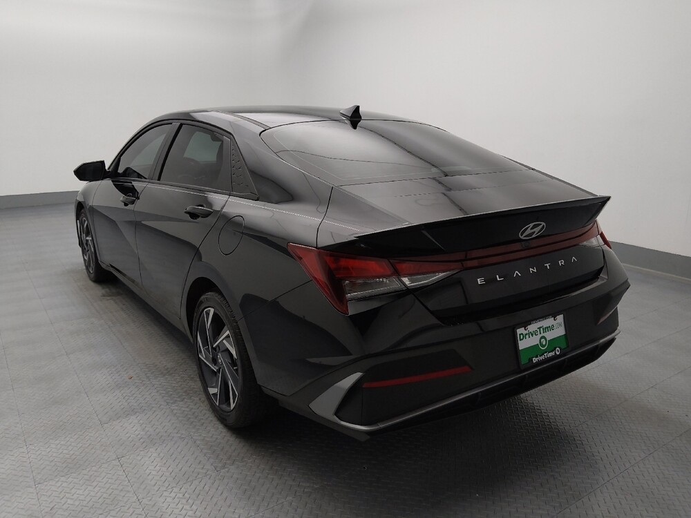 2025 Hyundai Elantra in Topeka, KS 66611 - 18136639 5