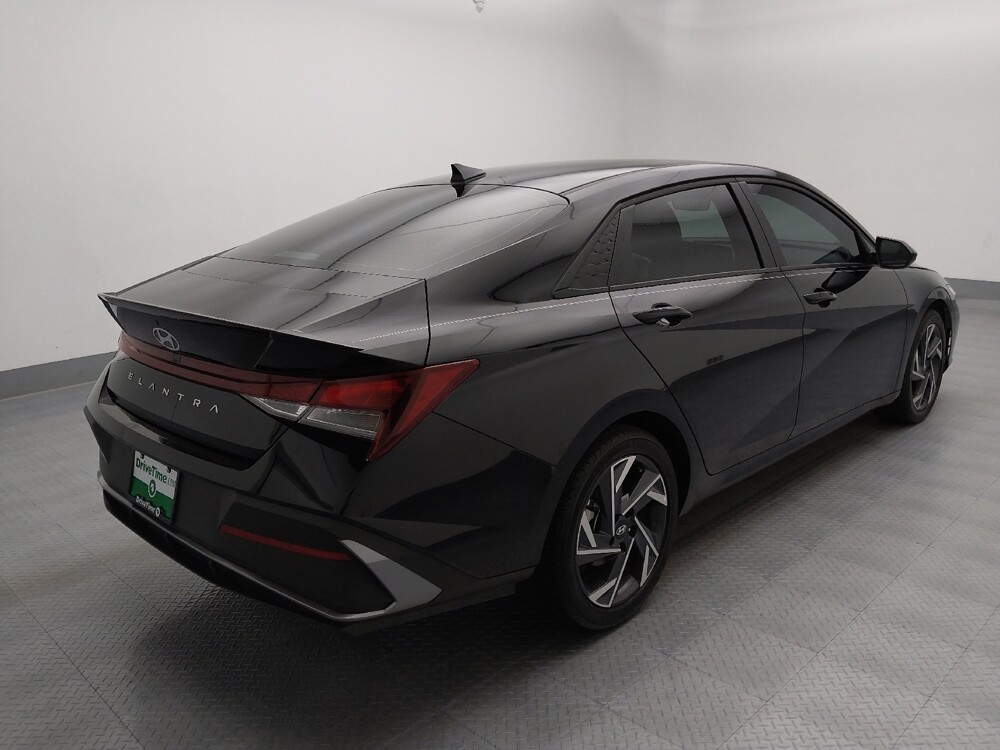 2025 Hyundai Elantra in Topeka, KS 66611 - 18136639 9