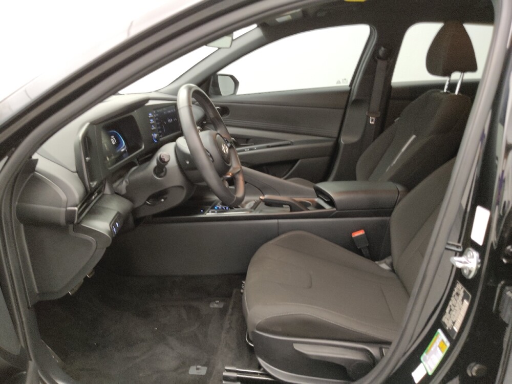 2025 Hyundai Elantra in Topeka, KS 66611 - 18136639 17