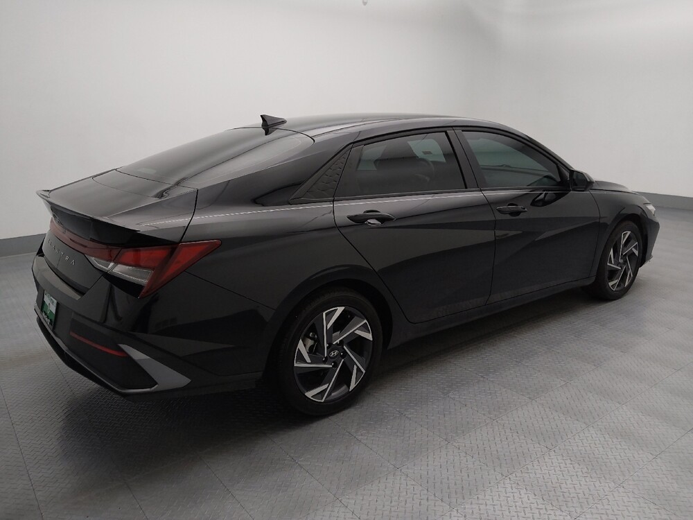 2025 Hyundai Elantra in Topeka, KS 66611 - 18136639 10