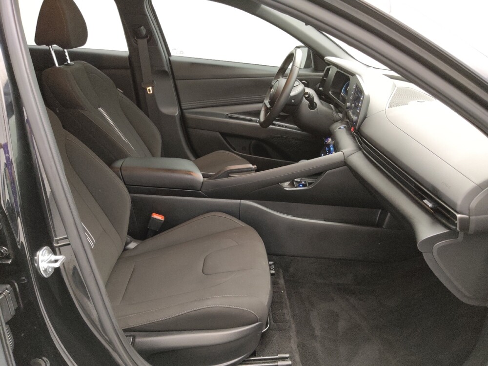 2025 Hyundai Elantra in Topeka, KS 66611 - 18136639 21