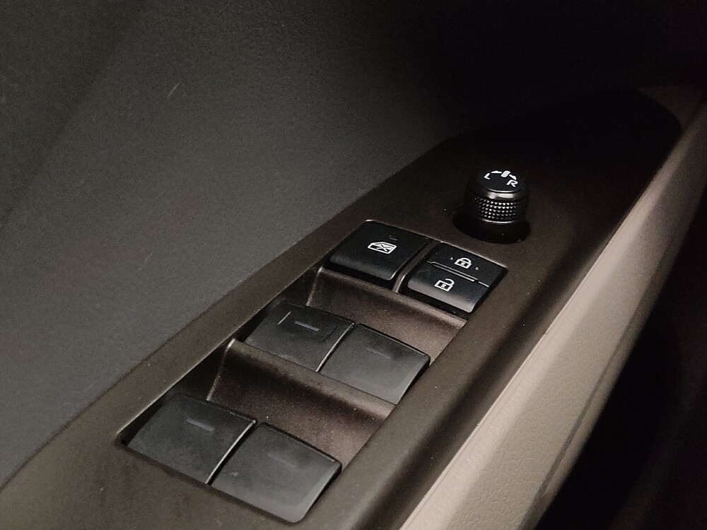 2021 Toyota Camry in Topeka, KS 66611 - 18136655 27
