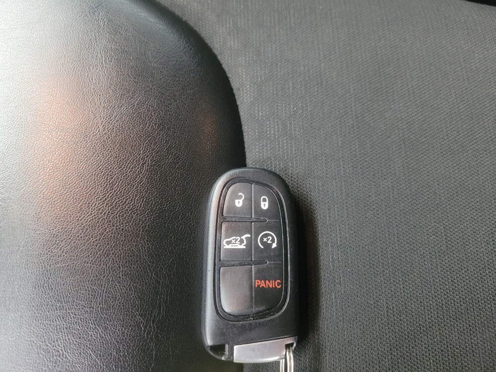 2019 Jeep Cherokee in Ft Wayne, IN 46805 - 18136662 32