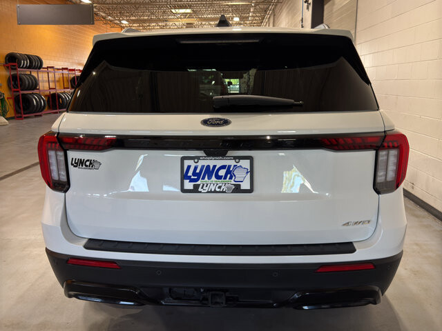 2026 Ford Explorer in Burlington, WI 53105 - 18136686 4