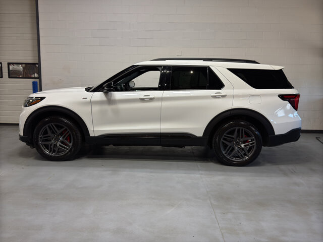 2026 Ford Explorer in Burlington, WI 53105 - 18136686 2