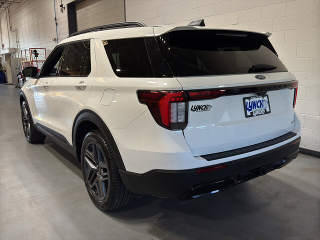 2026 Ford Explorer in Burlington, WI 53105 - 18136686 3