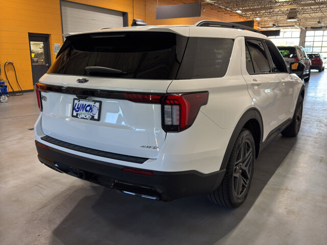 2026 Ford Explorer in Burlington, WI 53105 - 18136686 5