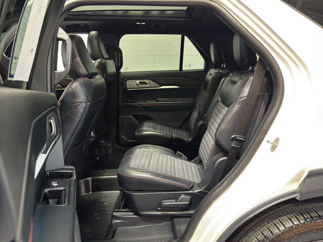 2026 Ford Explorer in Burlington, WI 53105 - 18136686 13