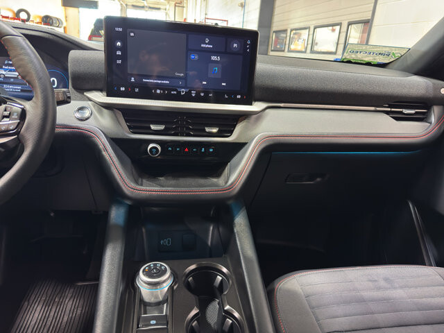 2026 Ford Explorer in Burlington, WI 53105 - 18136686 31