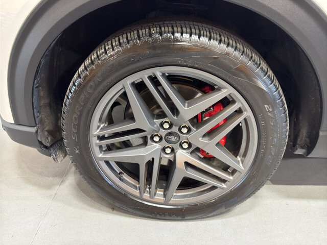 2026 Ford Explorer in Burlington, WI 53105 - 18136686 9