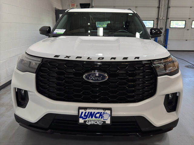 2026 Ford Explorer in Burlington, WI 53105 - 18136686 8