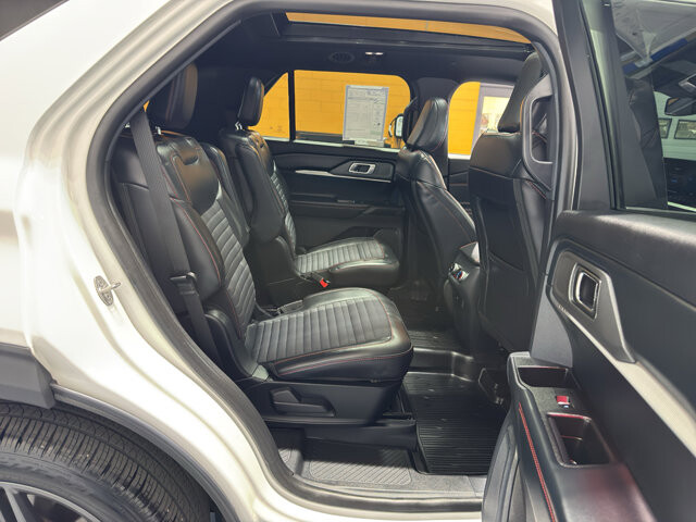 2026 Ford Explorer in Burlington, WI 53105 - 18136686 22