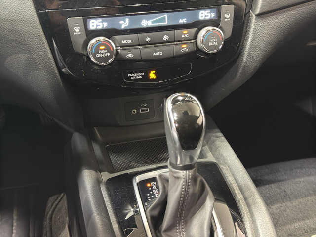 2019 Nissan Rogue in Burlington, WI 53105 - 18136688 30