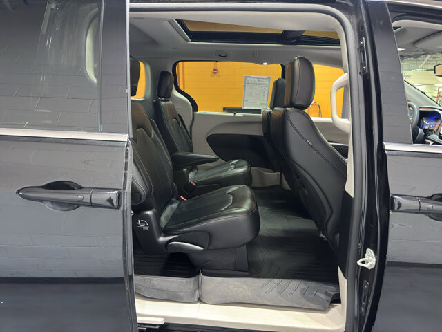 2023 Chrysler Pacifica in Burlington, WI 53105 - 18136689 21