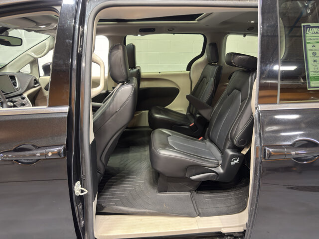 2023 Chrysler Pacifica in Burlington, WI 53105 - 18136689 12