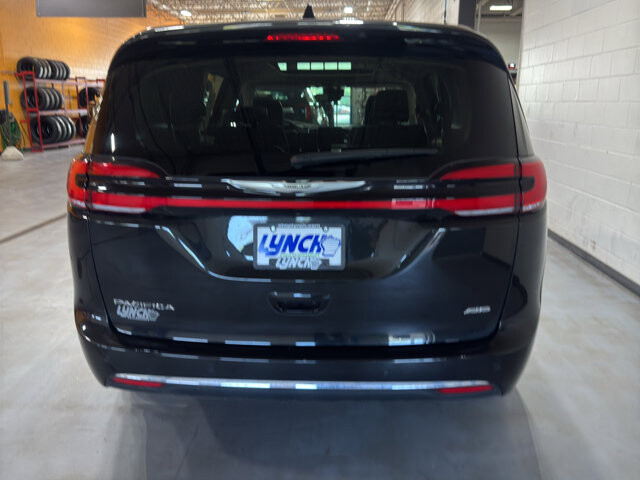 2023 Chrysler Pacifica in Burlington, WI 53105 - 18136689 5