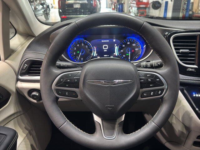 2023 Chrysler Pacifica in Burlington, WI 53105 - 18136689 24